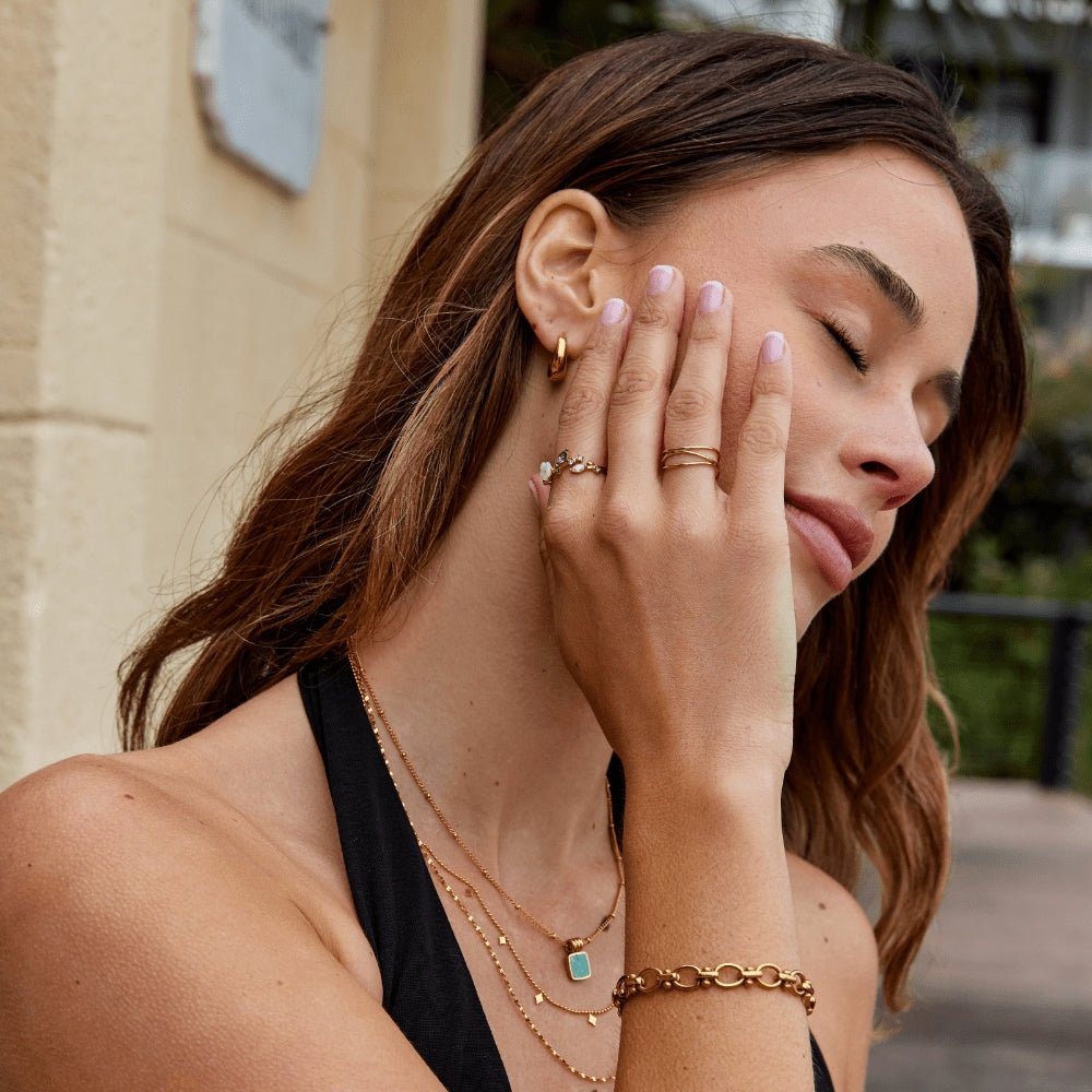 Anillo Flor Blanca de Cristal en Oro - Velour™
