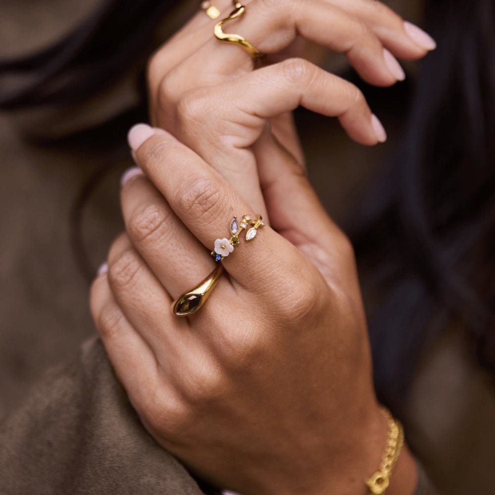 Anillo Flor Blanca de Cristal en Oro - Velour™