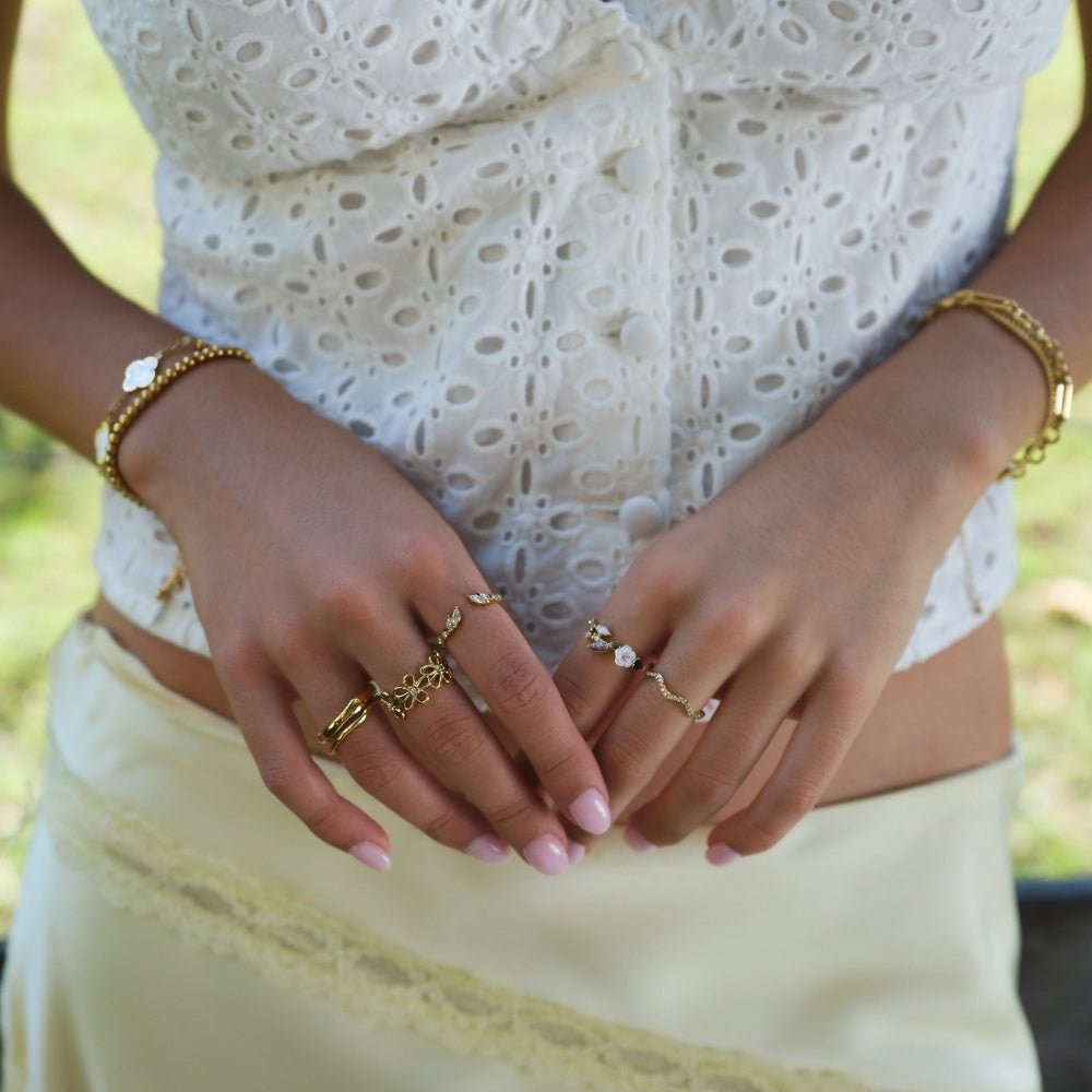 Anillo Flor Blanca de Cristal en Oro - Velour™