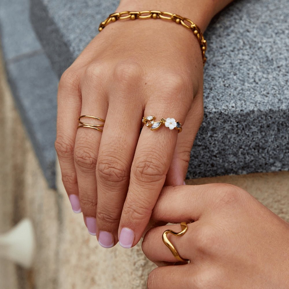Anillo Flor Blanca de Cristal en Oro - Velour™
