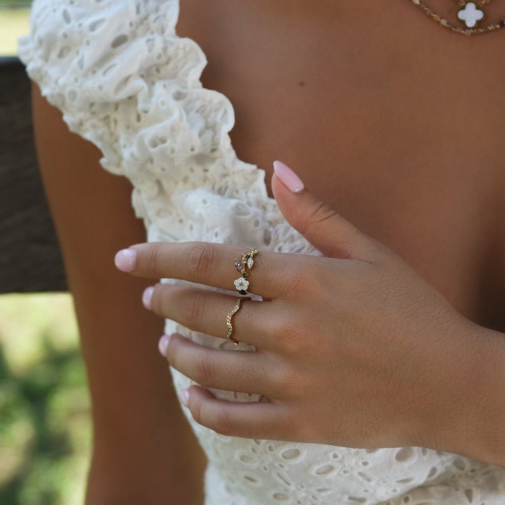 Anillo Flor Blanca de Cristal en Oro - Velour™